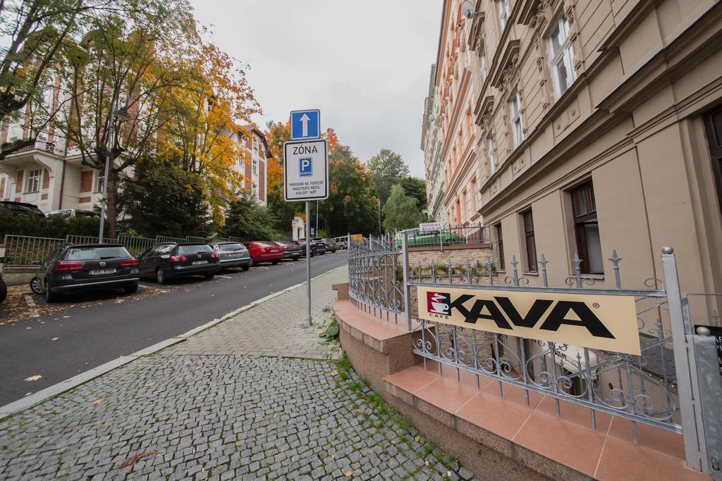 Apartment Aqua Vita Κάρλοβι Βάρι Εξωτερικό φωτογραφία
